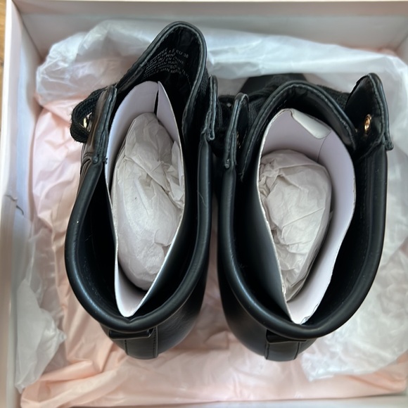 Cute lace up lug bootie - Picture 8 of 10